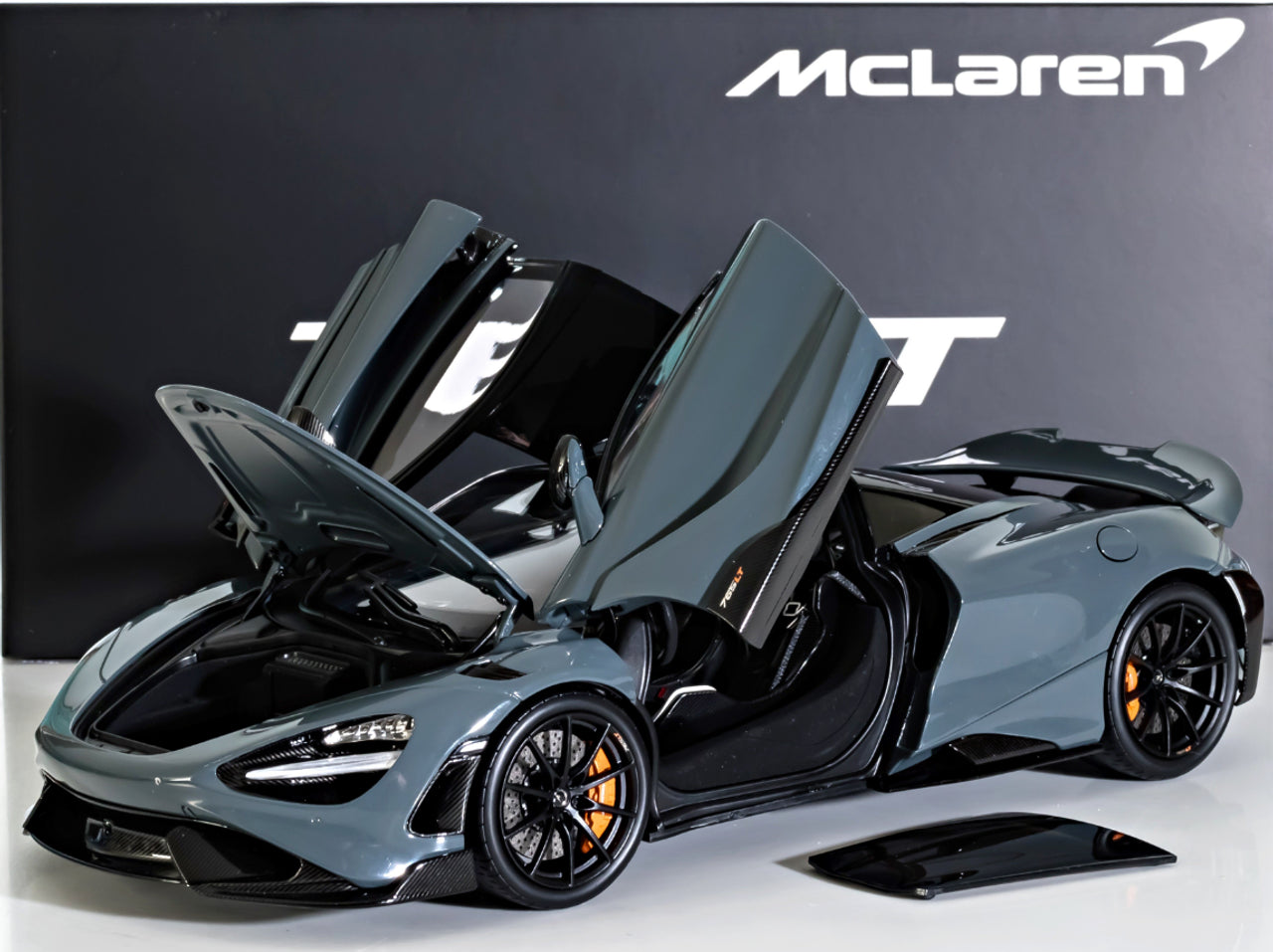 McLaren 765LT 1:24